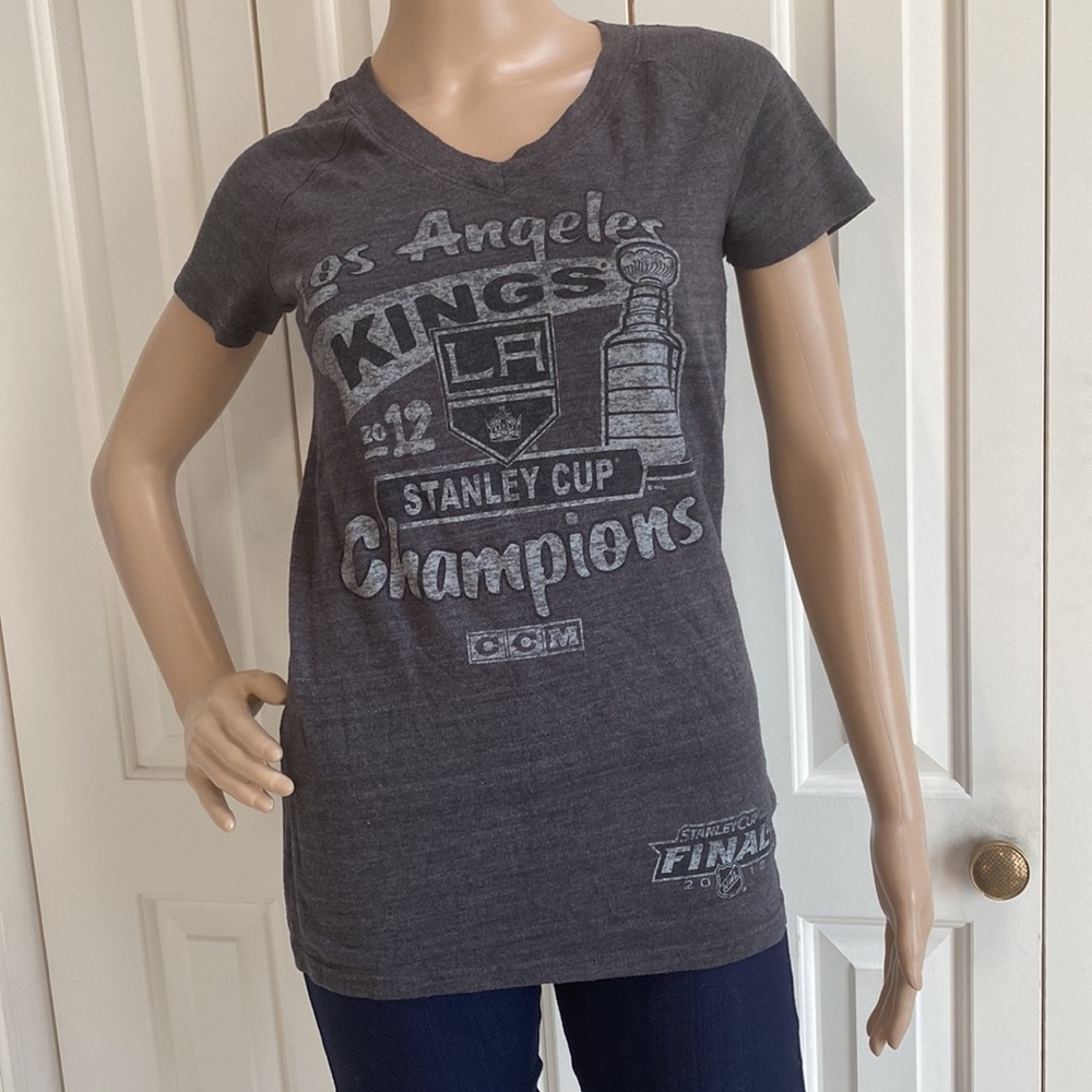 NHL LA Kings Stanley Cup Champions 2012 Womens Shirt Size Medium. Dark Grey.